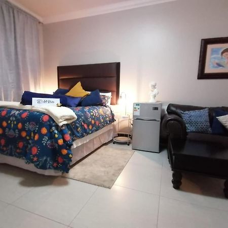 Mi Vida Guesthouse Клерксдорп Екстериор снимка