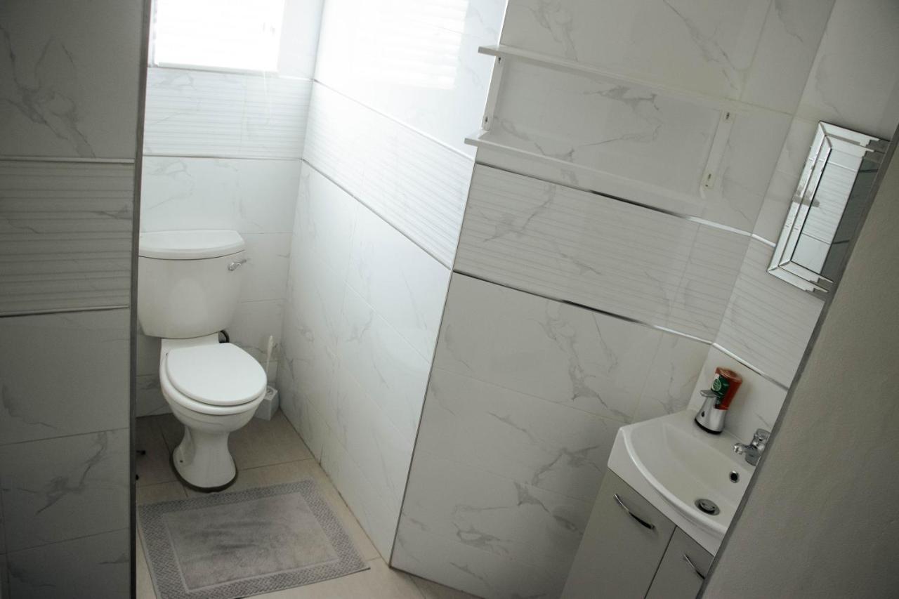 Mi Vida Guesthouse Клерксдорп Екстериор снимка