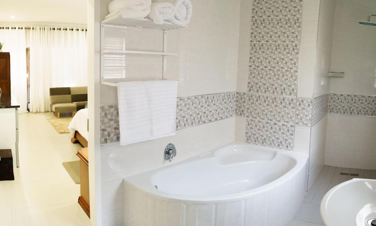 Mi Vida Guesthouse Клерксдорп Екстериор снимка