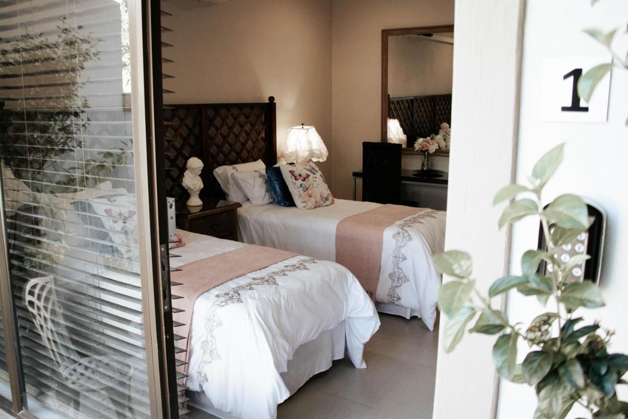 Mi Vida Guesthouse Клерксдорп Екстериор снимка