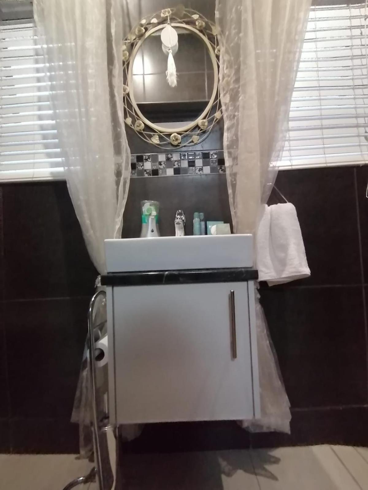 Mi Vida Guesthouse Клерксдорп Екстериор снимка